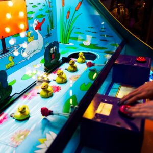 close-up-arcade-game-with-rubber-ducks_23-2148253115